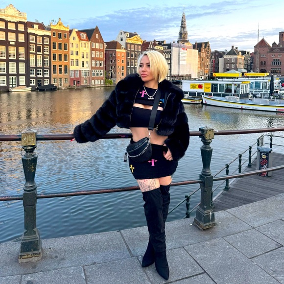 Meet your Posher, Brittany - Picture 1 of 1